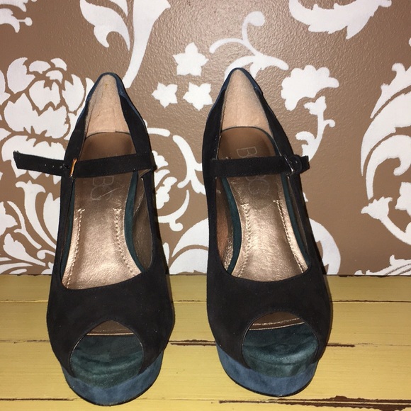 BCBG two tone suede platform heels - Picture 2 of 8